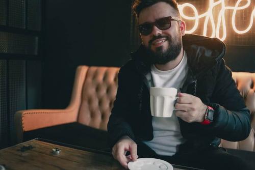 5 Alternatif Sehat Pengganti Kopi Agar Lo Nggak Ketergantungan Kafein